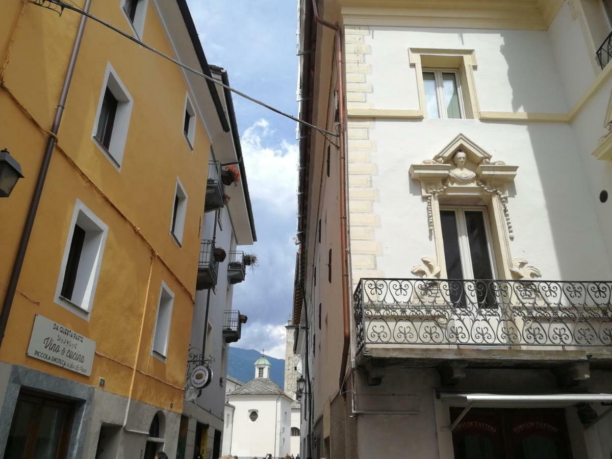 Appartamento Nel Centro Storico Di Aosta Con Vista Sui Ghiacciai Buitenkant foto