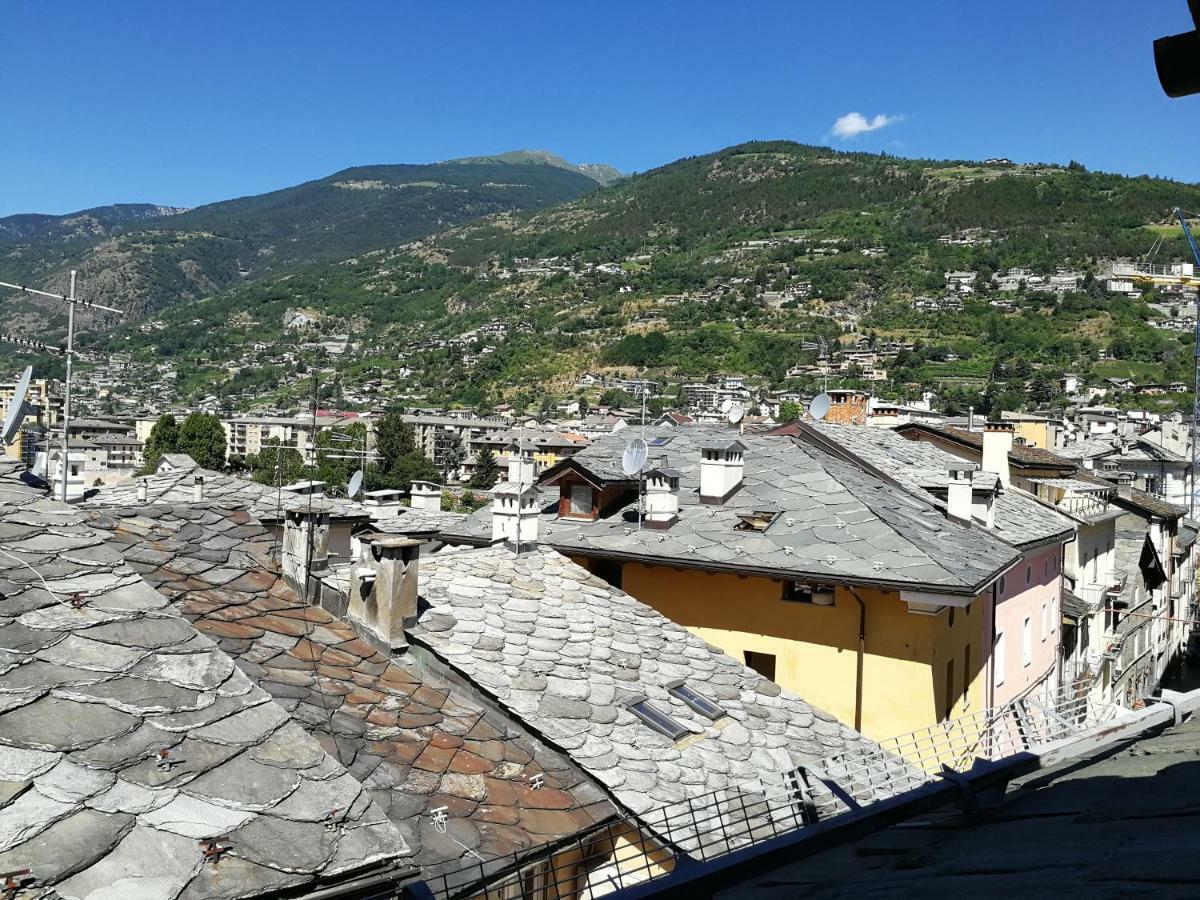 Appartamento Nel Centro Storico Di Aosta Con Vista Sui Ghiacciai Buitenkant foto