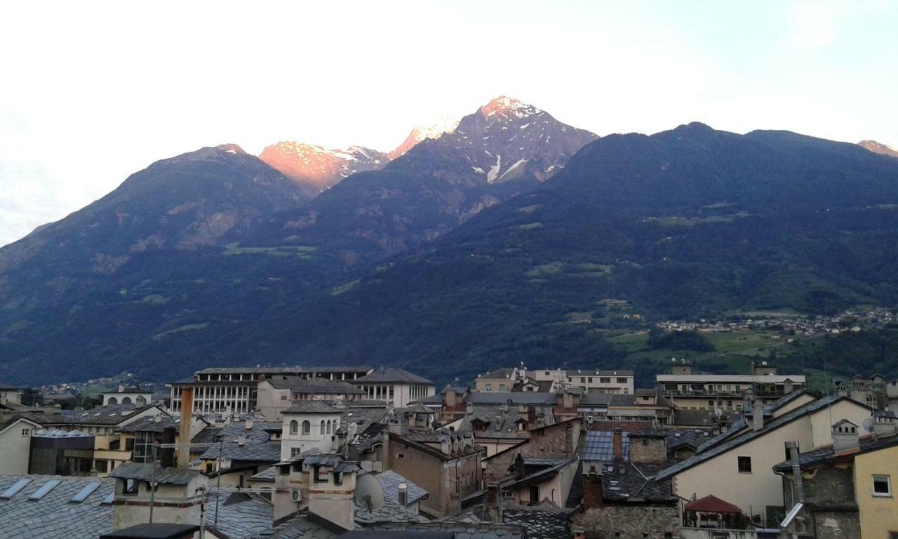 Appartamento Nel Centro Storico Di Aosta Con Vista Sui Ghiacciai Buitenkant foto