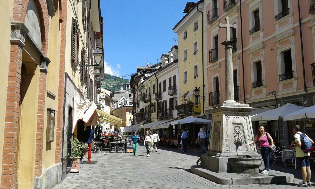 Appartamento Nel Centro Storico Di Aosta Con Vista Sui Ghiacciai Buitenkant foto